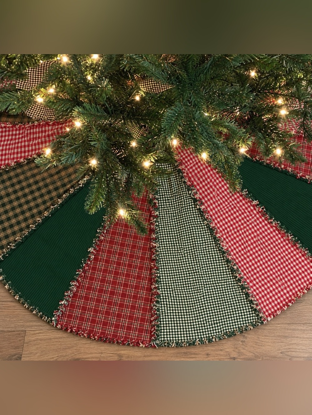 Classic Plaid Patchwork Christmas Tree Skirt - Red & Green